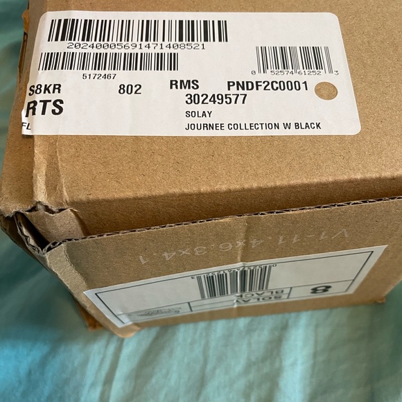 Journee Collection NIB NWT Black Strappy Sandals - Picture 2 of 2